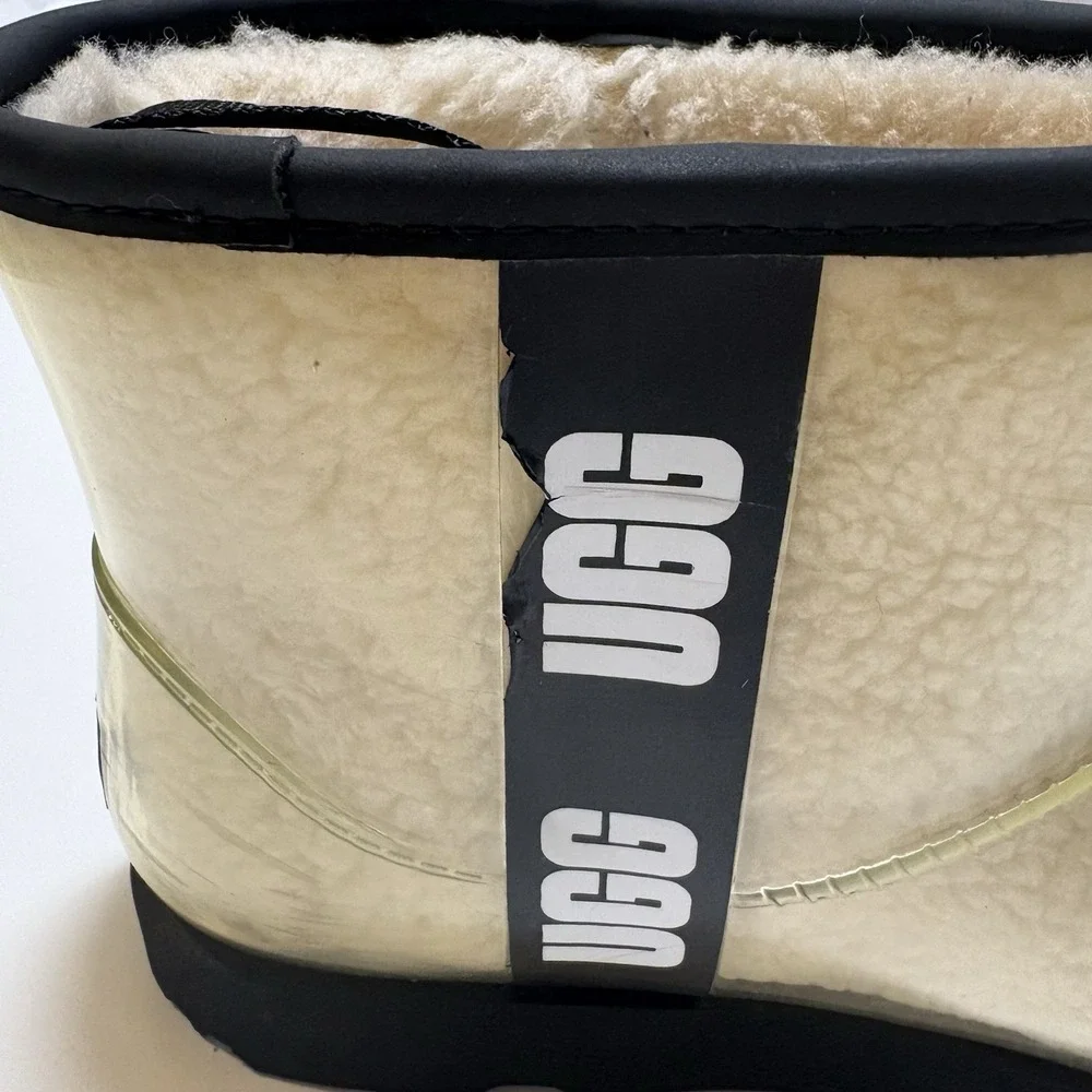 UGG Classic Clear Mini Kid‎ Size 6 Natural/Black Warm Waterproof 1112386K Modern